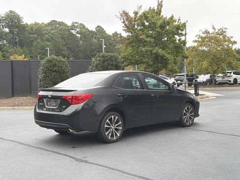 Used 2018 Toyota Corolla SE FWD image 3