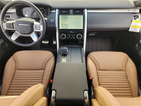 New 2026 Land Rover Discovery Limited Edition image 17