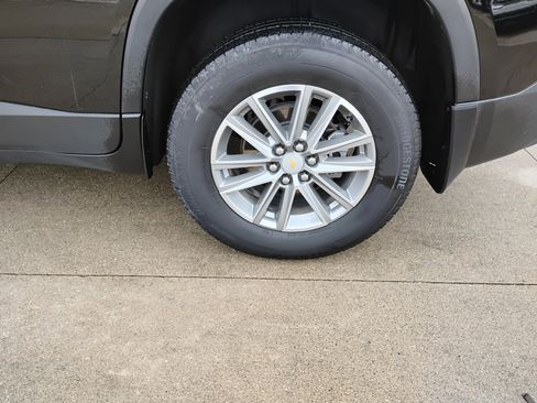 Used 2023 Chevrolet Traverse LT image 24