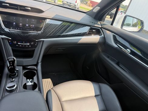 Used 2024 Cadillac XT6 Premium Luxury w/ LPO, Floor Liner Package AWD/4WD image 26