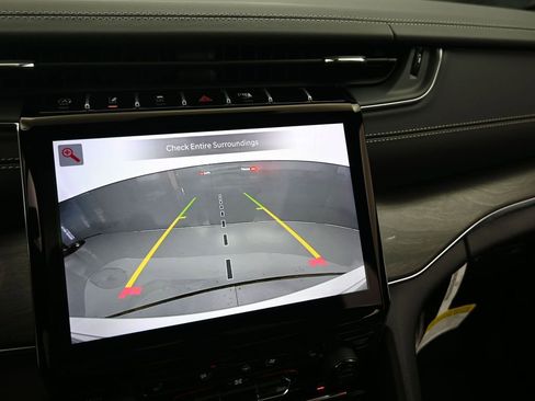 Used 2024 Jeep Grand Cherokee Overland w/ Luxury Tech Group IV image 29