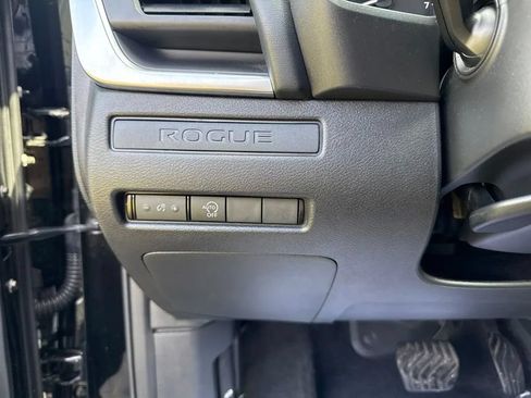 Used 2024 Nissan Rogue S FWD image 19