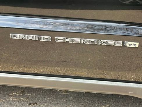 Used 2022 Jeep Grand Cherokee Limited image 31