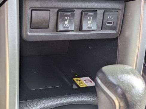 Used 2023 Toyota Corolla Cross XLE image 16