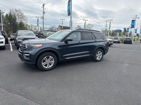 Certified 2022 Ford Explorer XLT w/ Equipment Group 202A AWD/4WD image 3