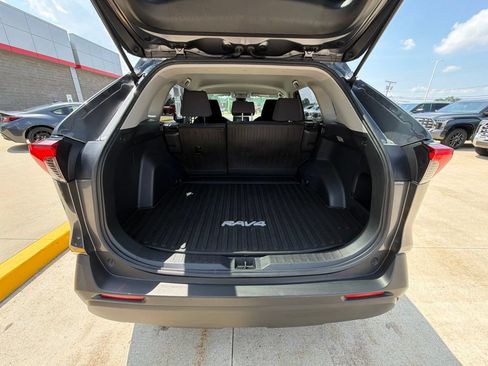 Used 2020 Toyota RAV4 LE w/ All Weather Liner Package AWD/4WD image 23