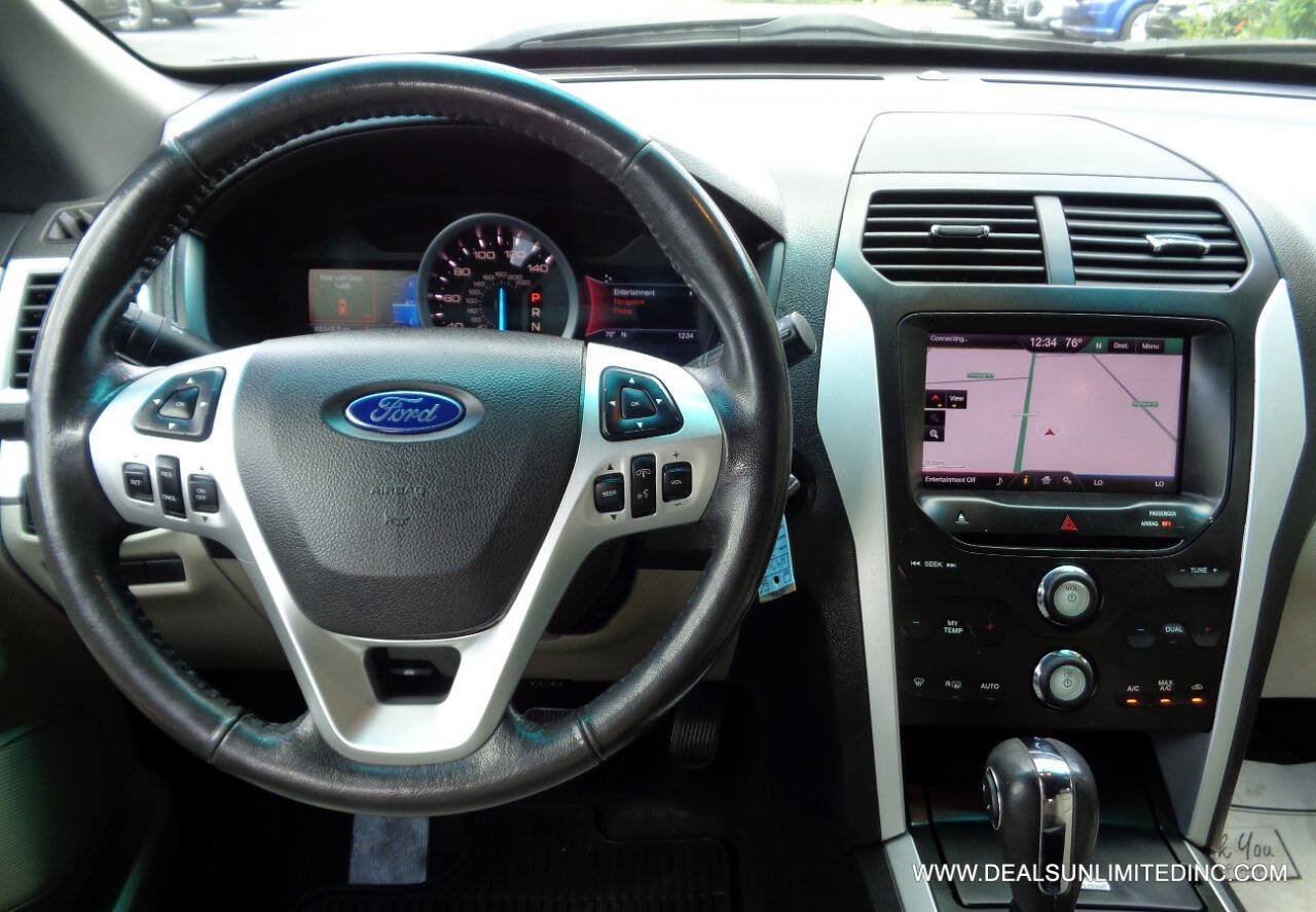 Used 2014 Ford Explorer XLT w/ Equipment Group 202A AWD/4WD image 9