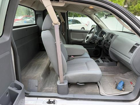 Used 2005 Dodge Dakota ST image 32