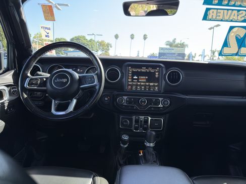 Used 2022 Jeep Wrangler Unlimited Sahara w/ Cold Weather Group AWD/4WD image 21