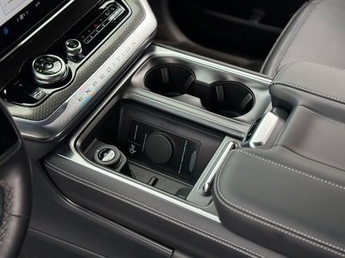 New 2027 Ford Expedition Platinum w/ Stealth Appearance Package AWD/4WD image 33