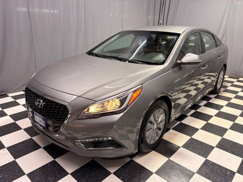 Used 2017 Hyundai Sonata SE FWD image 1