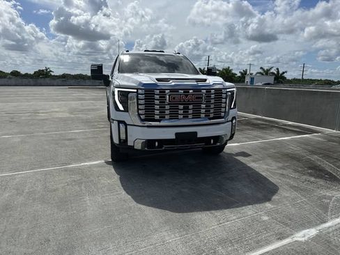 Used 2024 GMC Sierra 3500 Denali w/ Denali Reserve Package AWD/4WD image 17