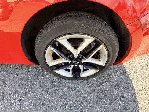 Used 2010 Kia Forte Koup SX image 28