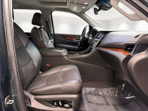 Used 2019 Cadillac Escalade ESV Premium Luxury AWD/4WD image 28