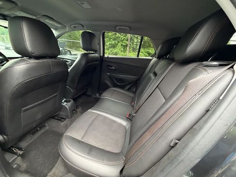 Used 2018 Chevrolet Trax LT w/ LT Convenience Package AWD/4WD image 24