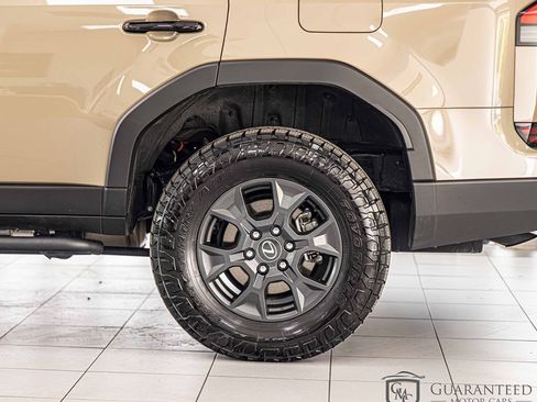 Used 2024 Lexus GX 550 AWD/4WD image 8