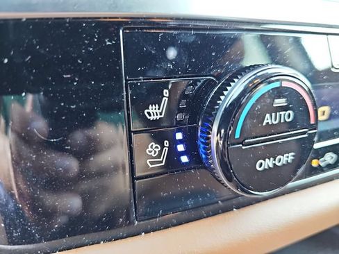 Used 2025 Nissan Pathfinder Platinum FWD image 30