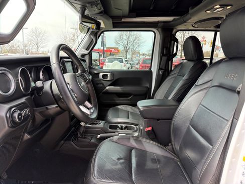 Used 2019 Jeep Wrangler Unlimited Sahara w/ Quick Order Package 24M Moab image 11