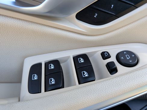 Used 2020 BMW 330i Sedan w/ Convenience Package image 28