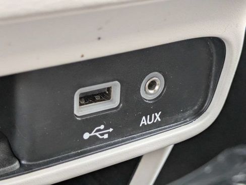 Used 2019 Chrysler Pacifica Touring-L FWD image 24