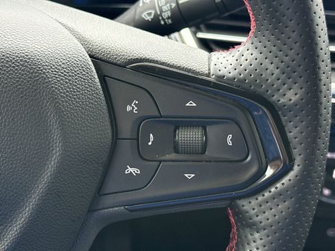 Used 2025 Chevrolet Trax RS w/ Sunroof Package image 24