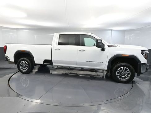 Used 2024 GMC Sierra 3500 SLE w/ SLE Convenience Package image 4