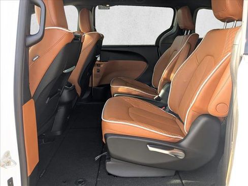 New 2026 Chrysler Pacifica Pinnacle image 17
