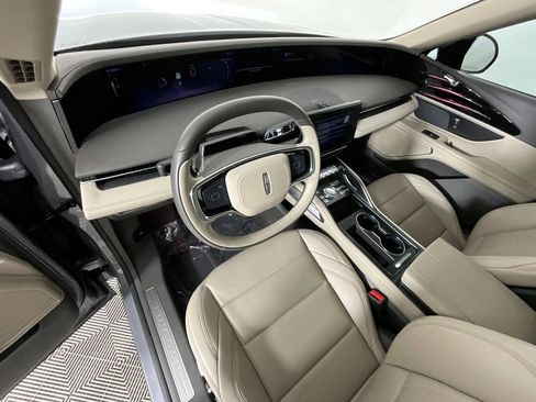 Used 2025 Lincoln Nautilus Premier AWD/4WD image 15