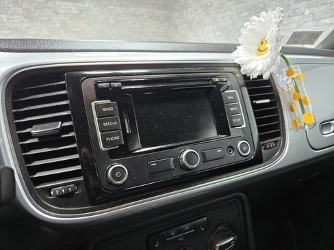 Used 2013 Volkswagen Beetle 2.5 image 21