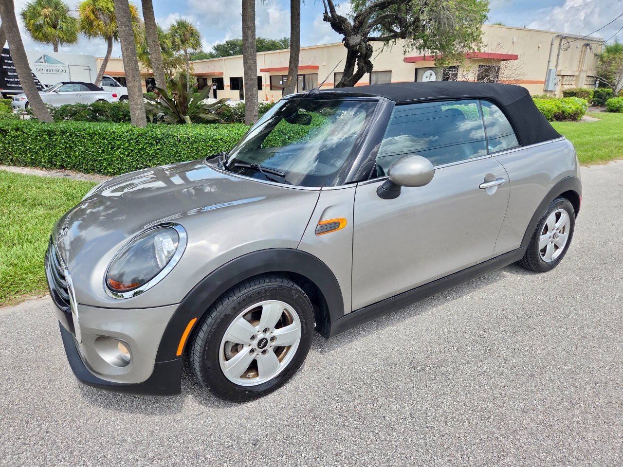 Used 2019 MINI Cooper Convertible w/ Signature Upholstery Package FWD image 5