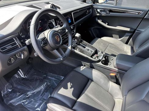 Certified 2026 Porsche Macan AWD/4WD image 4