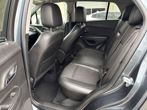 Used 2021 Chevrolet Trax LT AWD/4WD image 14