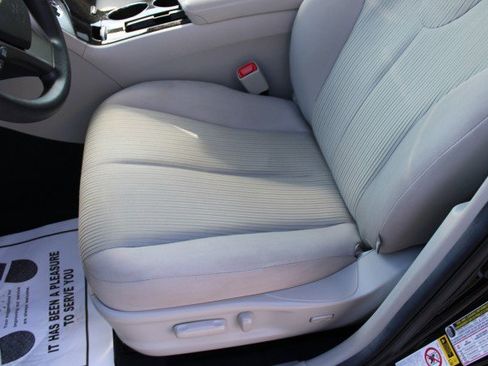 Used 2014 Toyota Venza LE w/ LE Convenience Package FWD image 23