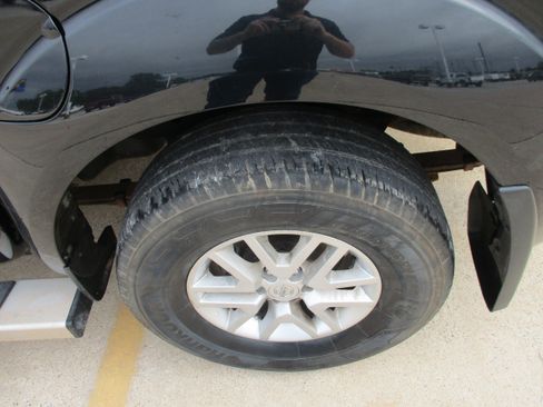 Used 2021 Nissan Frontier SV AWD/4WD image 6