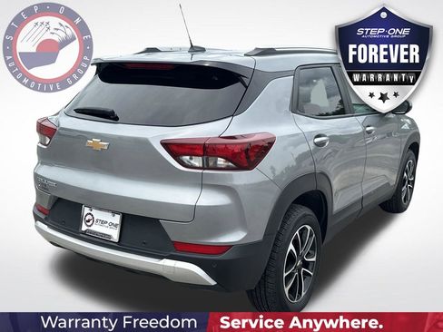Certified 2026 Chevrolet TrailBlazer LT w/ LT Cold Weather Package FWD image 8