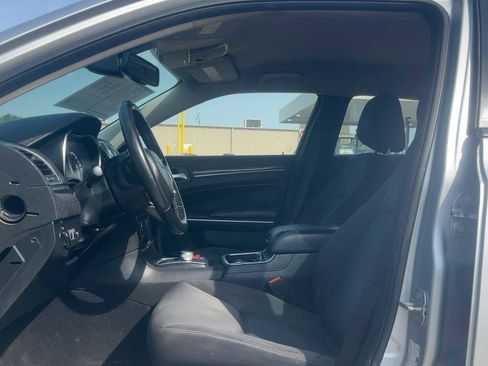 Used 2020 Chrysler 300 Touring w/ Sport Appearance Package RWD image 2