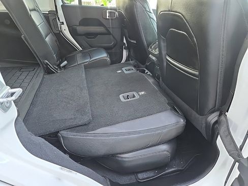 Used 2018 Jeep Wrangler Unlimited Sahara image 95