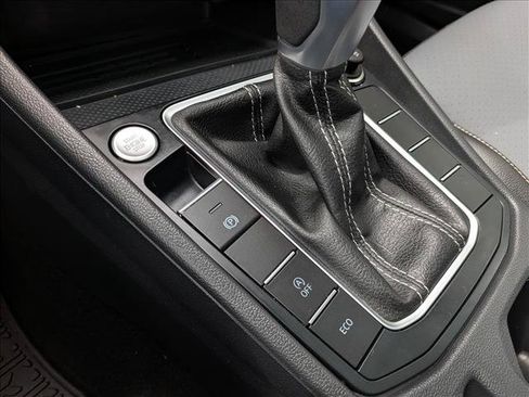 Certified 2025 Volkswagen Jetta SE w/ Sunroof Package FWD image 36