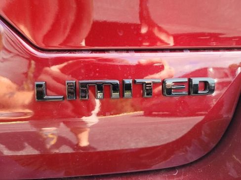 Used 2025 Jeep Grand Cherokee Limited w/ Black Appearance Package image 14