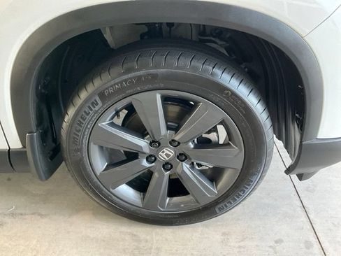 Certified 2025 Honda Pilot Sport image 23
