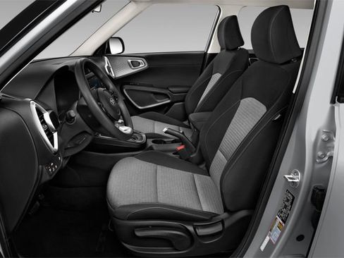 Used 2025 Kia Soul LX w/ LX Technology Package FWD image 10