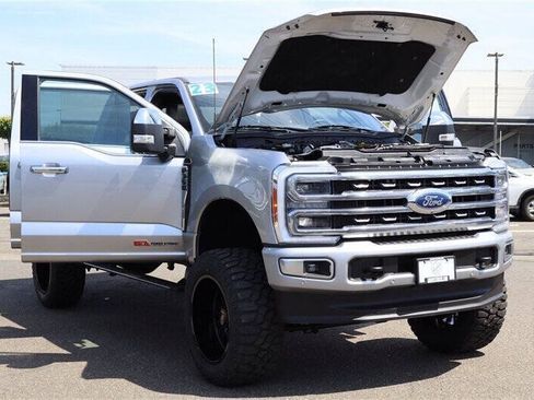 Used 2023 Ford F350 Platinum w/ FX4 Off-Road Package AWD/4WD image 42