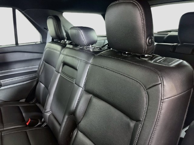 Used 2020 Ford Explorer XLT w/ Equipment Group 202A AWD/4WD image 28