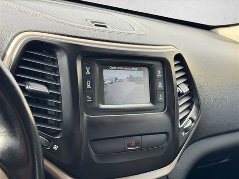 Used 2015 Jeep Cherokee Latitude image 12