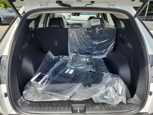 New 2025 Hyundai Tucson Limited image 8