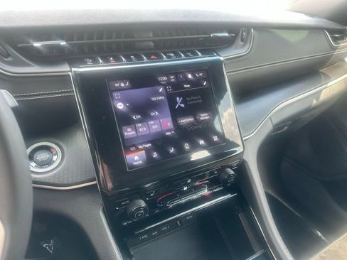 Used 2023 Jeep Grand Cherokee L Laredo AWD/4WD image 25