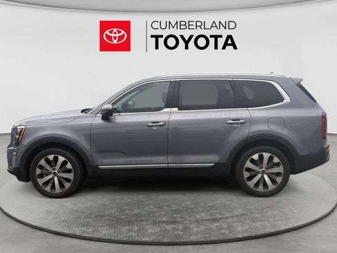 Used 2022 Kia Telluride EX w/ EX Premium Package FWD image 2