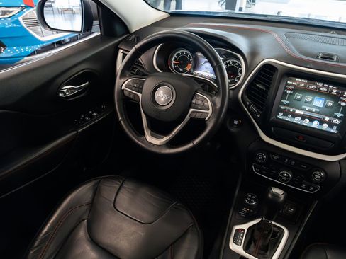 Used 2015 Jeep Cherokee Trailhawk w/ Comfort/Convenience Group image 10