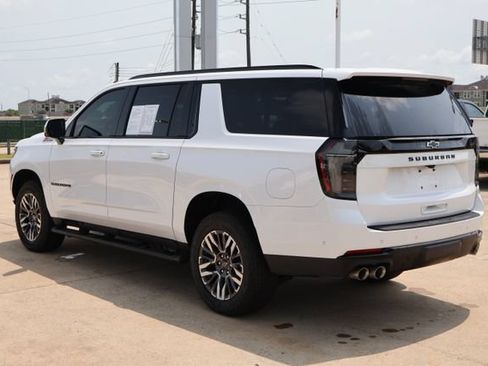 Used 2026 Chevrolet Suburban Z71 w/ Comfort Package AWD/4WD image 4