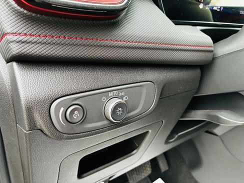 Used 2024 Chevrolet TrailBlazer RS w/ Convenience Package image 30